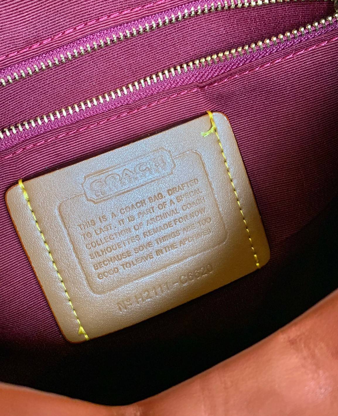 LIMITED EDITION 📣รุ่นใหม่ล่าสุด ยังไม่มีในช๊อปไทยจ้าา❗️ COACH CHAIN CASHIN TOTE ((C6338//C6620)) พร้อมส่ง สินค้าเข้าใหม่ ห้ามพลาดค่าา! กระเป๋าทรงTote สูง สามารถใส่เอกสาร//A4 ได้ วัสดุหนังแท้นิ่ม น้ำหนักเบาค่ะ 🔺จุดเด่นของรุ่นคือสายสะ