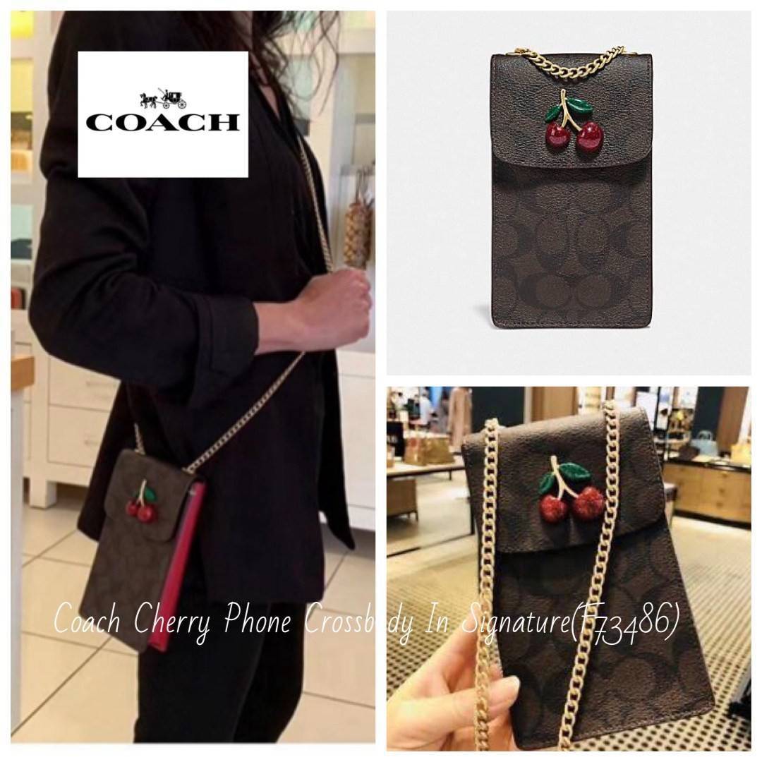 COACH PHONE CASE CROSSBODY BAG ((73486//76988//76357//39955//91046)) COACH NORTH/SOUTH CROSSBODY IN SIGNATURE CANVAS กระเป๋าใส่โทรศัพท์รุ่นนี้ มีความโดดเด่นทั้งดีไซน์และคุณสมบัติในการใช้งาน ด้วยลวดลายที่มีซิกเนเจอร์เป็นเอกลักษณ์แล้ว ด้านหลังยังมีช่องใส่กา