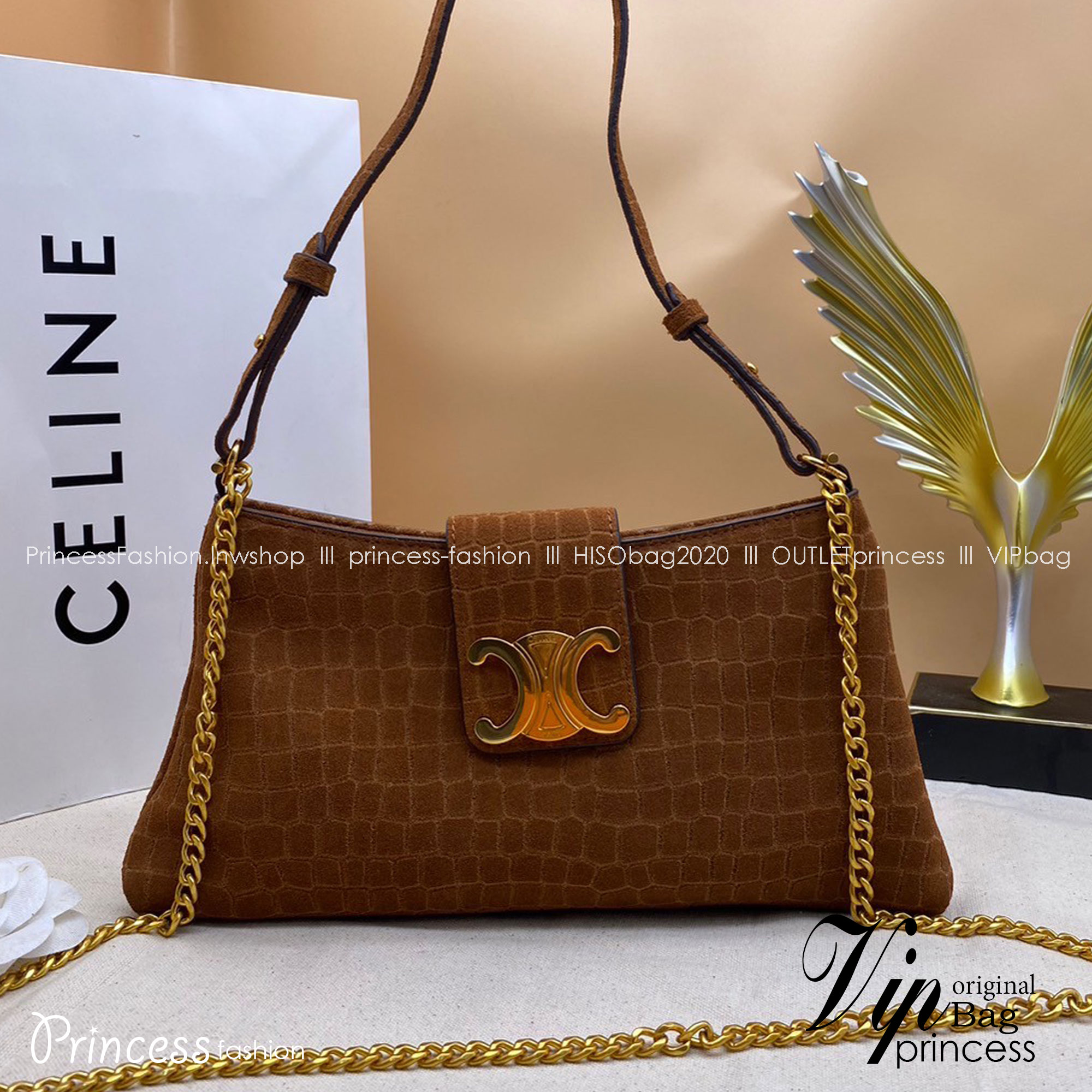 CELINE MEDIUM WILTERN BAG IN CROCODILE EMBOSSED SUEDE CALFSKIN / Celine hobo / Celine Bag พร้อมส่ง กระเป๋าถือ/สะพายโซ่อะไหล่ทองหรูหรา ทรงโฮโบ สวยผู้ดี ใช้งานง่าย โดดเด่นด้วยโลโก้สีทอง