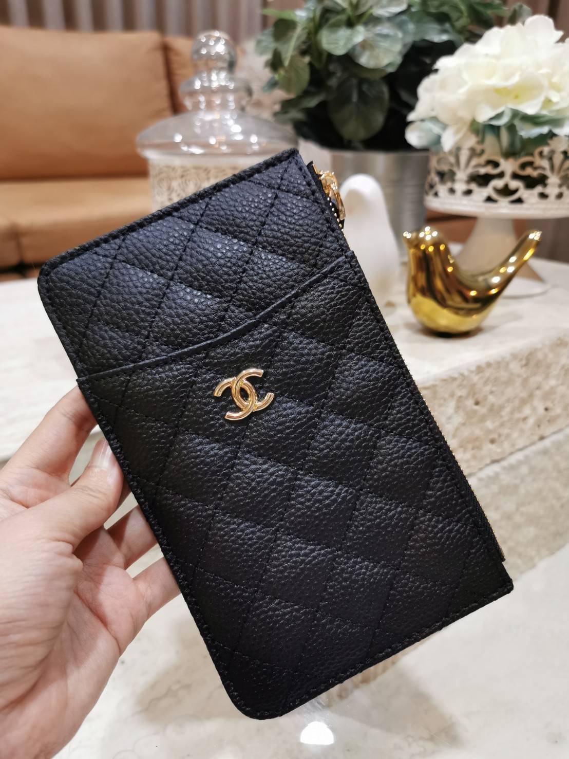 พรีเมี่ยมกิ๊ฟแท้ 100% 】Chanel Clutch Bag Gift With Purchase (GWP) กระเป๋าคลัชหรือกระเป๋าสตางค์ GWP จาก Chanel Cosmetic Counter วัสดุหนังคาเวียร์สวยหรูเปิดปิดด้วยซิปสะดวกใช้
