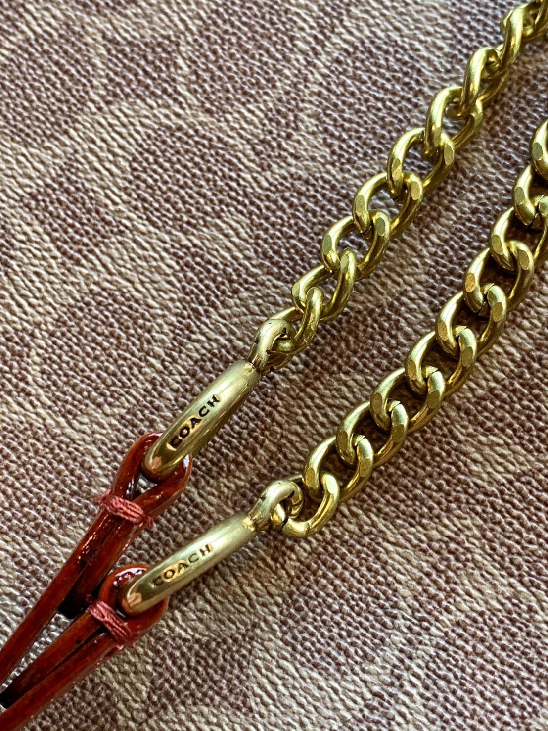 LIMITED EDITION 📣รุ่นใหม่ล่าสุด ยังไม่มีในช๊อปไทยจ้าา❗️ COACH CHAIN CASHIN TOTE ((C6338//C6620)) พร้อมส่ง สินค้าเข้าใหม่ ห้ามพลาดค่าา! กระเป๋าทรงTote สูง สามารถใส่เอกสาร//A4 ได้ วัสดุหนังแท้นิ่ม น้ำหนักเบาค่ะ 🔺จุดเด่นของรุ่นคือสายสะ