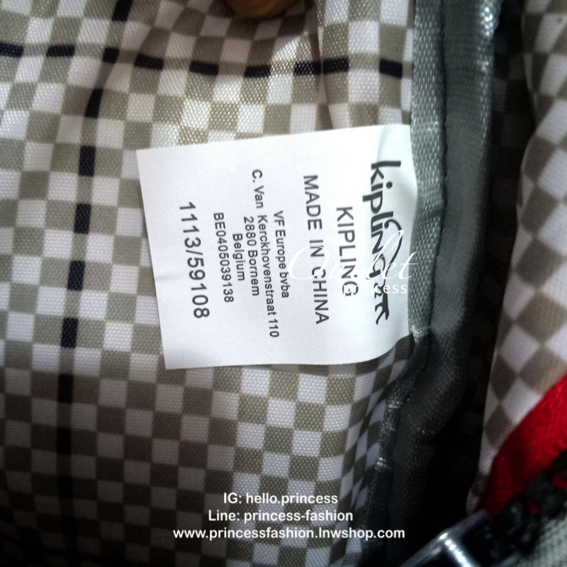 KIPLING 3 WAYS MINI BACKPACK ซับในตาราง 👍กระเป๋าสะพายรุ่นใหม่วัสดุ Nylon & Polyester 100% 👍หูหิ้วมีลายปั้มแบรนด์ 👍สายสะพายยาวเลื่อนปรับได้ถอดได้ 👍สามารถถือหรือสะพายได้ จะสะพายไหล่ สะพายเฉียง Crossbody หรือจะคล้องสายเป็นเป้ส