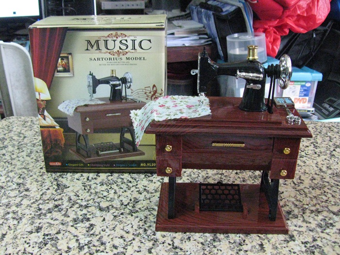 สินค้าหมดค่ะ กล่องดนตรีจักรเย็บผ้าค่ะ