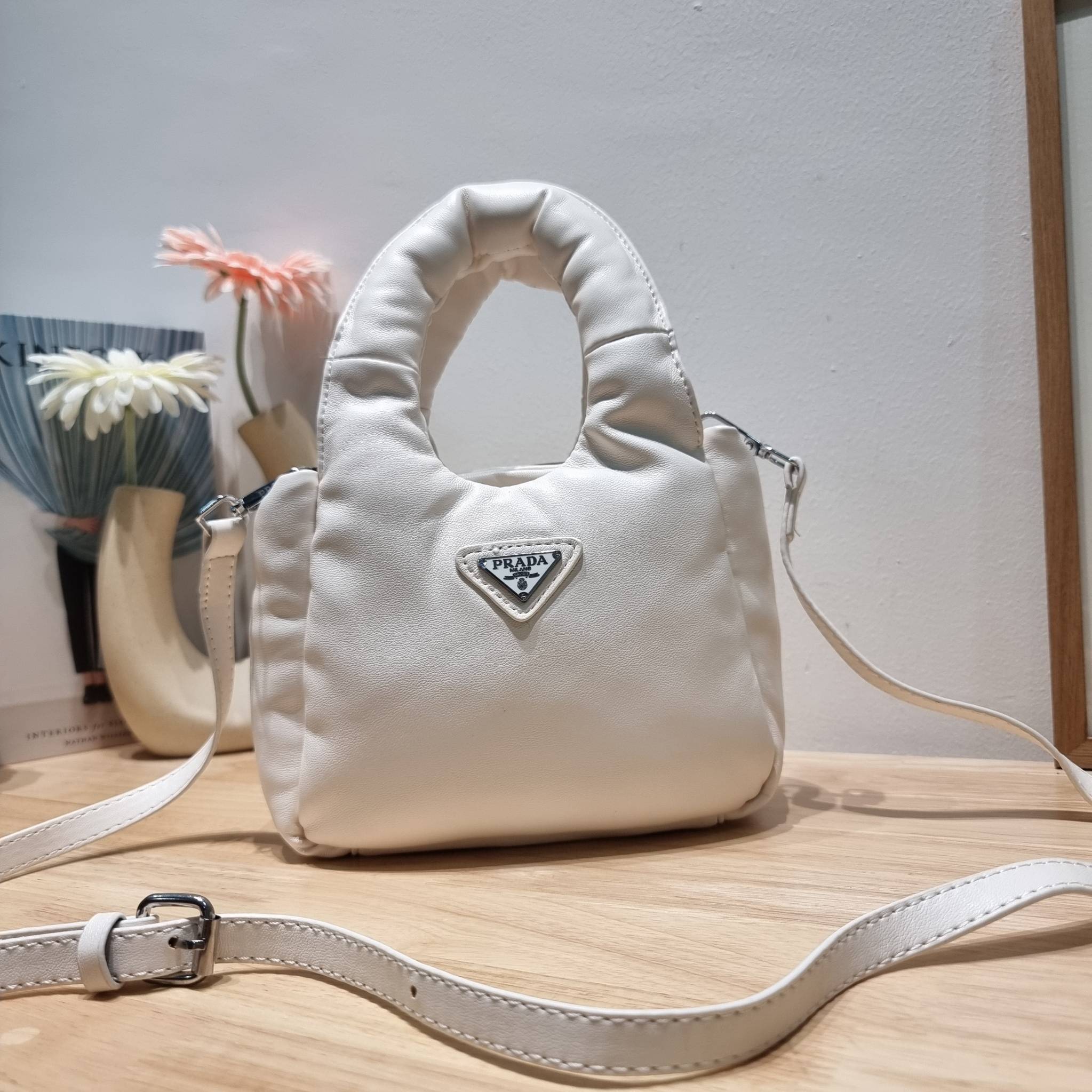 PRADA Small padded Soft nappa-leather bag พร้อมส่ง 4 สี น้องใหม่ล่าสุด กับคอลเลคชั่นที่ทำออกมาตอบโจทย์ได้ทุกไลฟ์สไตล์