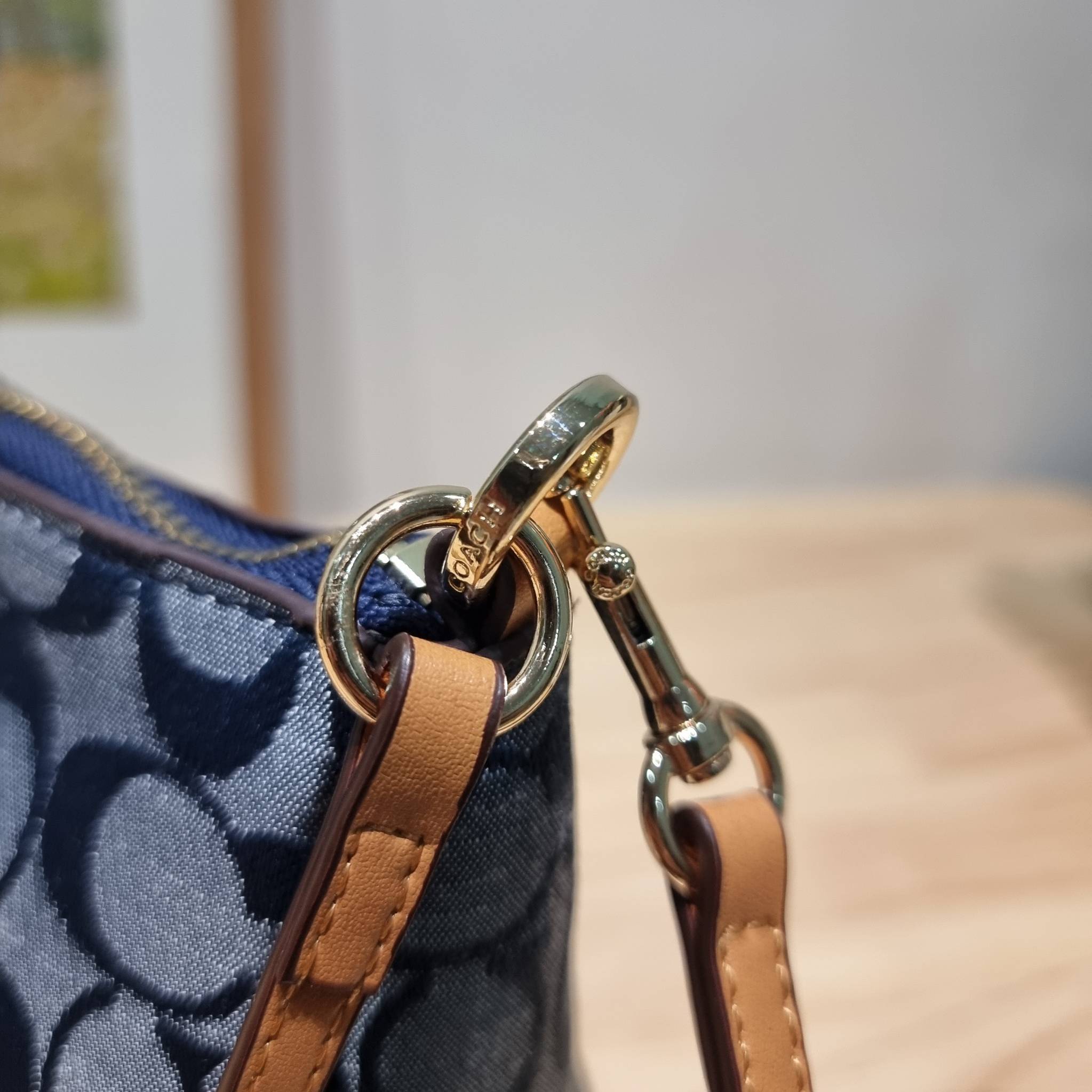 COACH NOLITA 19 IN SIGNATURE CHAMBRAY CH149 พร้อมส่ง คอลเลคชั่นใหม่ น่ารักน่าใช้ ในสไตล์คลาสสิค กระเป๋าทรงพอชขนาดมินิ ที่สามารถสะพายไหล่ และกึ่งคล้องมือใช้ได้ 2 สไตล์