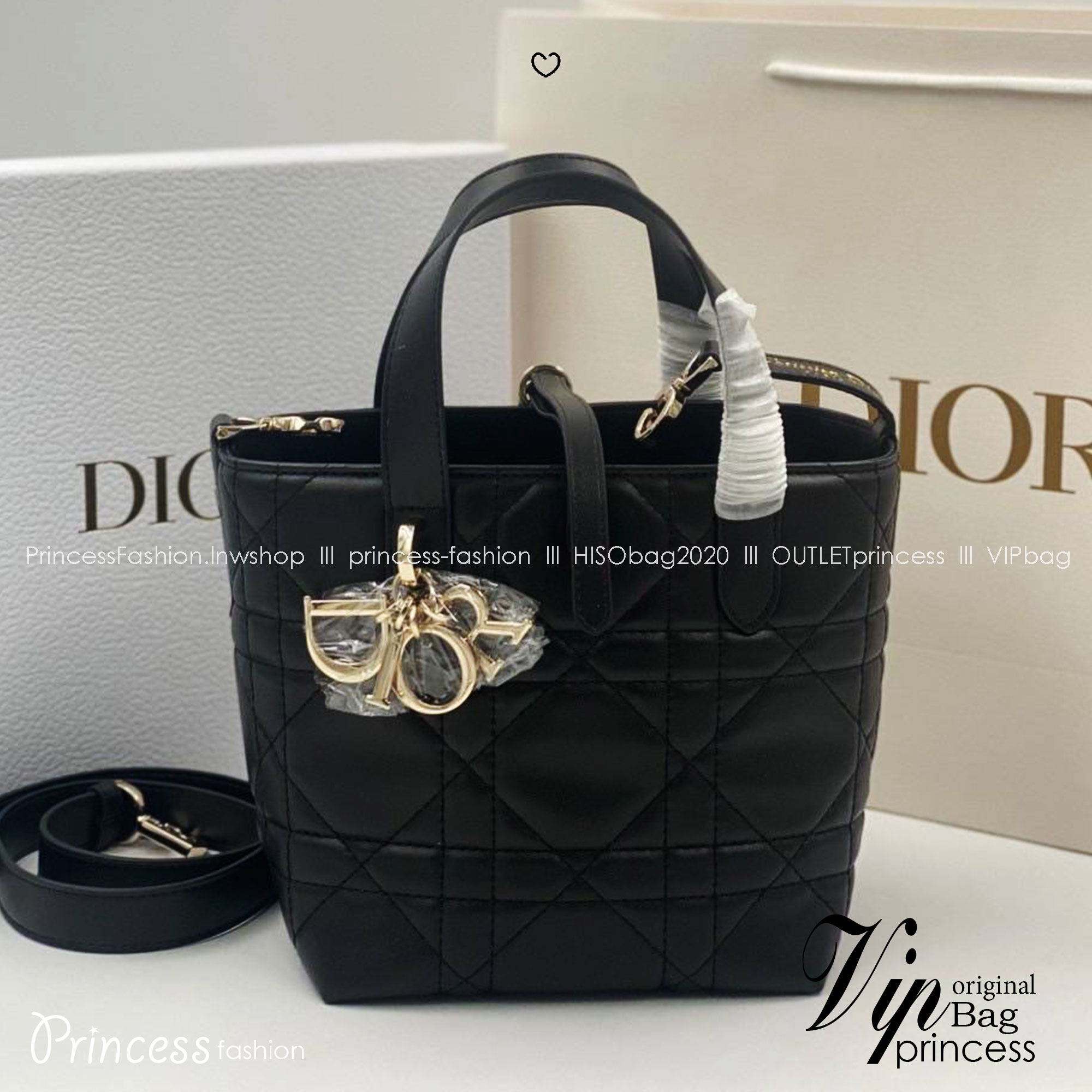 ORI | หนังแท้ DIOR Small Toujours vertical tote bag กระเป๋าทรงโท้ทไซส์เล็กสวยหรู ดีเทลสุดประณีตคอมพลีตลุคในทุกวัน เย็บลวดลาย macrocannage และชาร์มตัวอักษร D,I,O,R