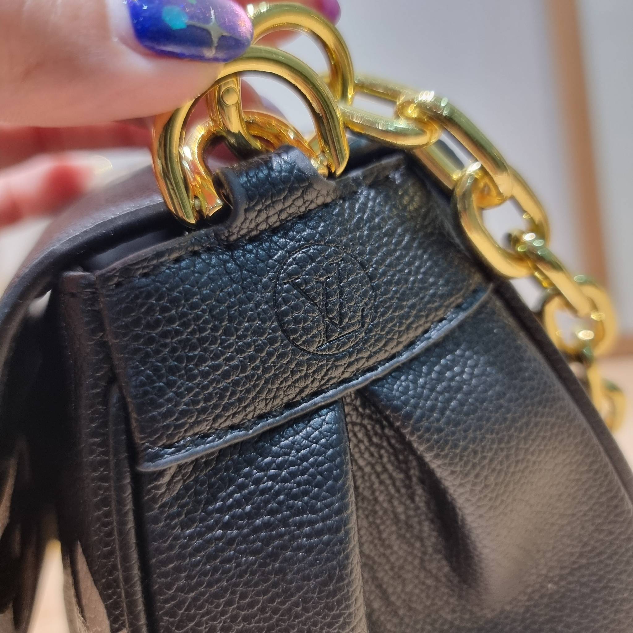 LV Favorite Bicolor Monogram Empreinte Leather - Handbags / LV FAVORITE BAG กระเป๋าสะพายคอลใหม่ล่าสุด สวยหรู ดูแพง ดีไซน์รูปทรงออกมาให้ใช้งานได้ง่าย