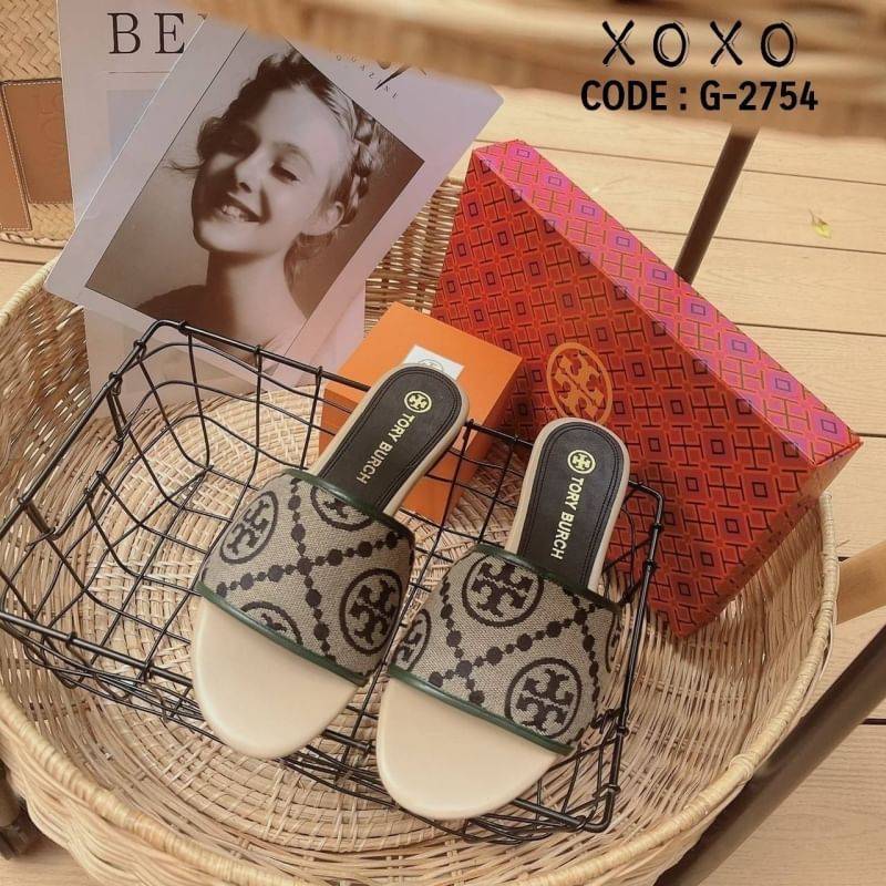 Tory Burch Sandals แตะสวม งานผ้าทอปักแบรนด์ ชนช้อป งานสวย เรียบร้อย สวยเกินราคาขายมากคะ สวมใส่ง่าย ใส่สบาย แมทส์ชุดง่าย น้ำหนักเบา