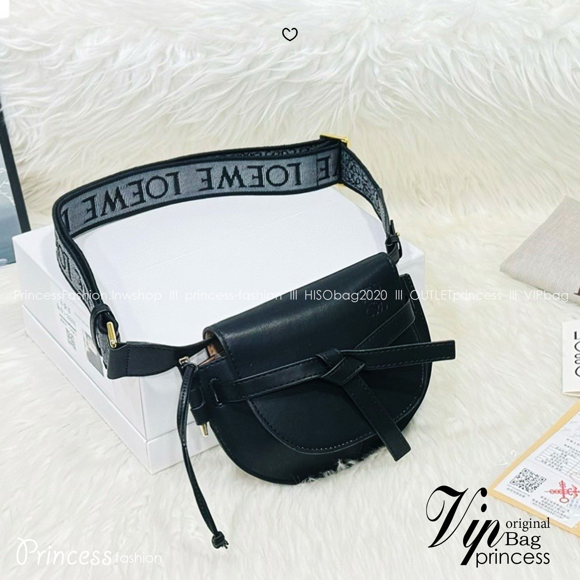 LOEWE Gate bag กระเป๋าสะพายทรงสวยสับสุดเริ่ดๆ ใช้ได้ทั้งหนุ่มๆและสาว คูลๆ สุดยอดแบรนด์ที่ดีไซน์เป็นเอกลักษณ์ โดดเด่น สวยหรู สไตล์คลาสสิค พร้อมสายสะพายสปอร์ต