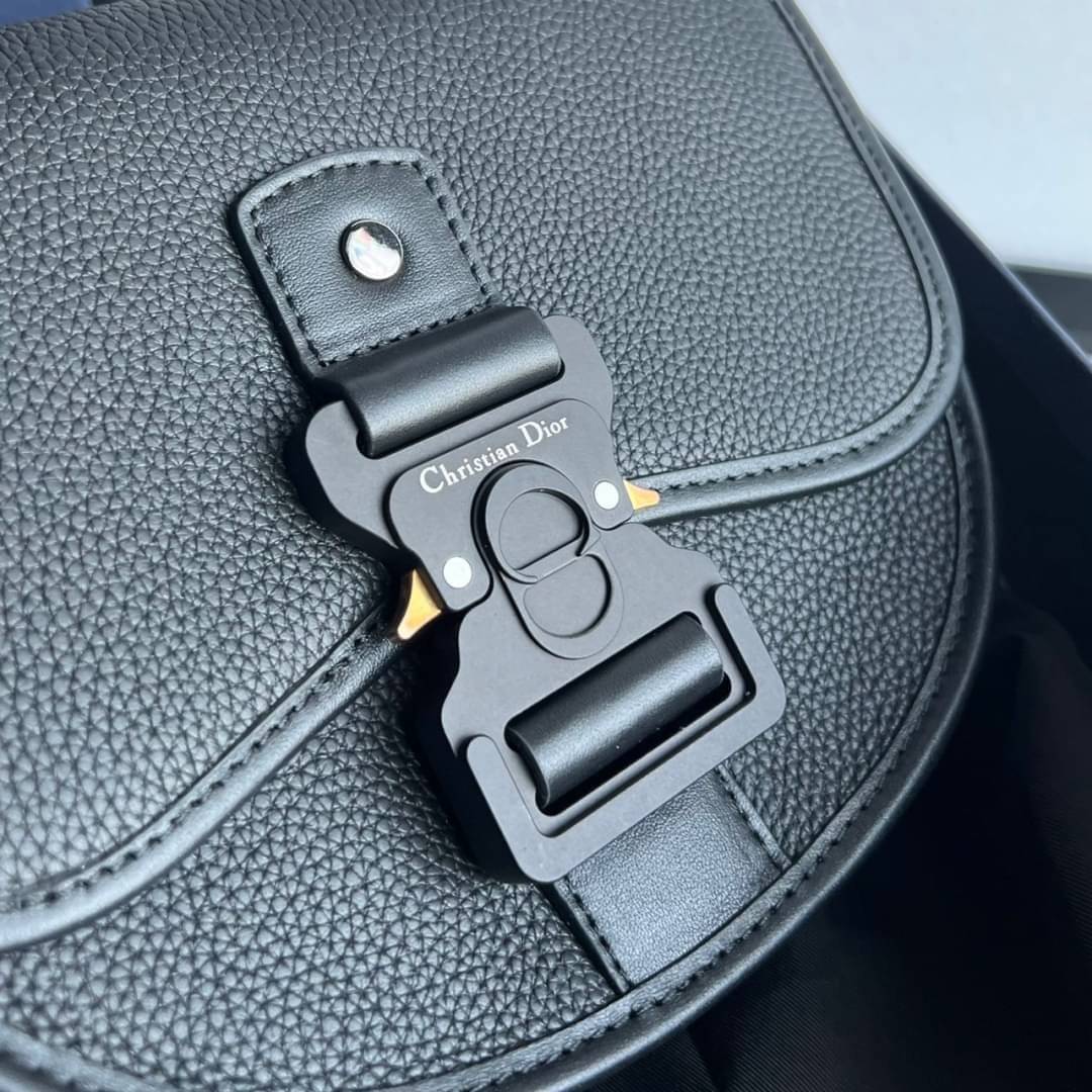 Dior Messenger Gallop Bag / DIOR Mini Gallop Bag with Strap Black Grained Calfskin เกรดใช้งานสลับใบจริงได้ หนังแท้ เทพออริจินอล เป็นรุ่นสั่งทำพิเศษ ภาพสินค้าถ่ายจากงานขายจริงใช้งานต่างประเทศได้