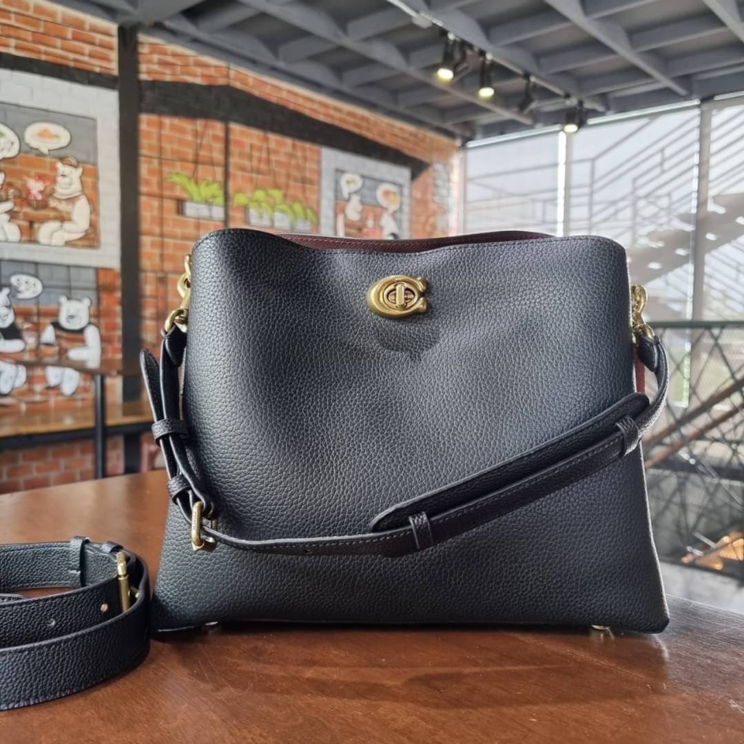 COACH WILLOW SHOULDER BAG ((C2745//C2590//C2621)) พร้อมส่งที่ไทย รุ่นแนะนำค่ะ🔥🔥 🔺กระเป๋าหิ้ว//คล้องไหล่//สะพายข้าง สุดคุ้ม! หนังแท้ชั้นดี ได้ไปหลงรักแน่นอนค่ะ หนังสวยมากๆ😘 🔺ตัวกระเป๋าแบ่งเป็นสองช่องหลัก ด้านนึงเป็นแ