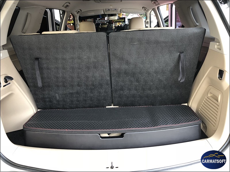 ยางปูพื้นรถยนต์ISUZU MU-X 2014-2019 รุ่น MINI MAT พรมกระดุมเม็ดเล็กpvc สีดำด้ายแดง+ปิดเบาะลายหนัง2เเถว เต็มคัน
