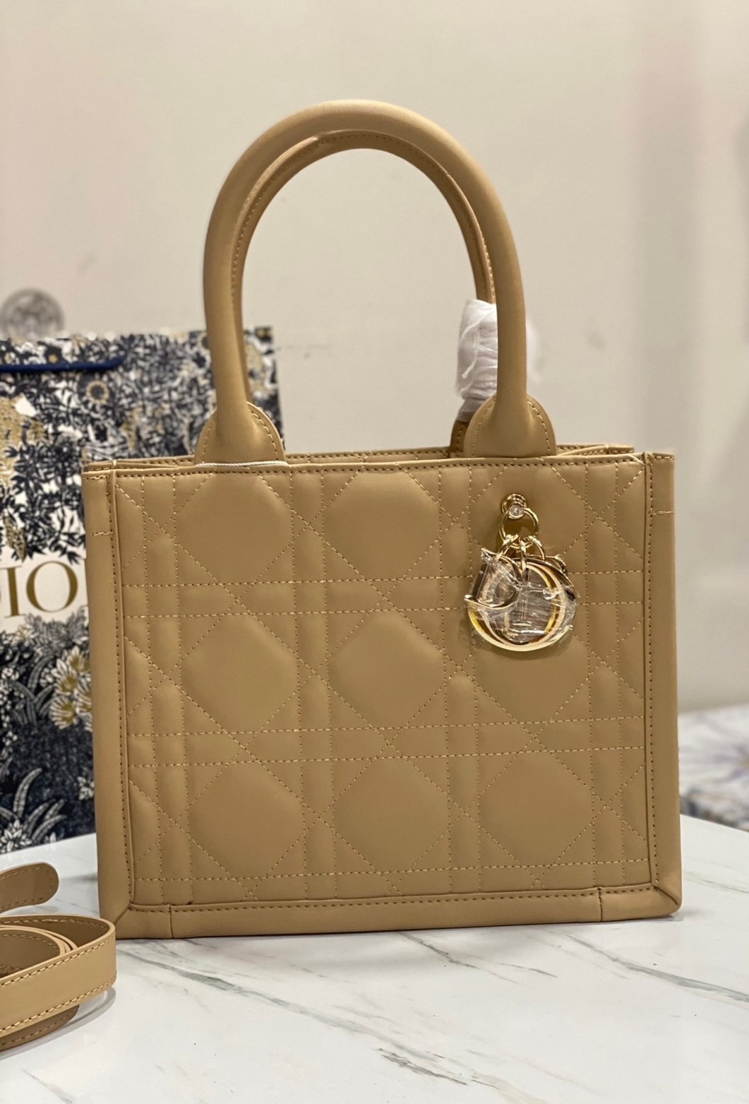 พร้อมส่ง 4 สี Small Dior Book Tote Macrocannage / DIOR TOTE BAG กระเป๋าทรงโท้ท เกรดออริ สลับแท้ 1:1 ใช้ต่างประเทศได้