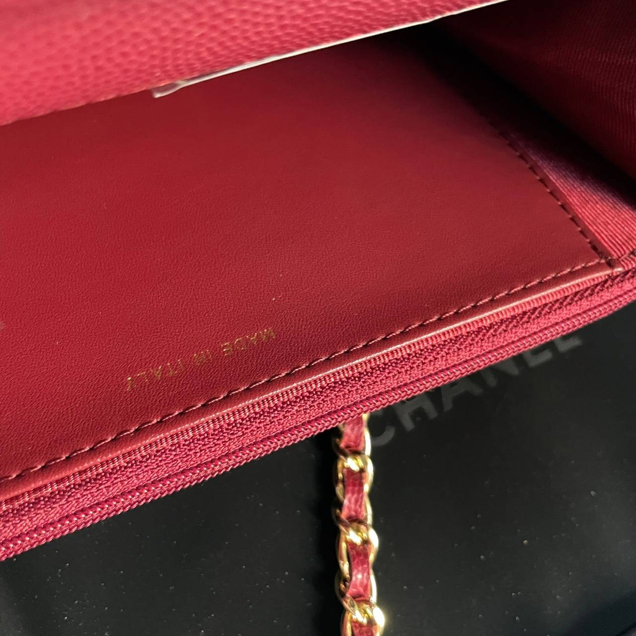 VIP 】หนังแท้ CHANEL WOC style โทนสีพาสเทล กระเป๋าสะพายทรงสวยตลอดกาล วัสดุหนังลายคาเวียร์ เนื้อนุ่ม อยู่ทรงคุณภาพดีตามแบบฉบับของแบรนด์ น้ำหนักเบา ด้านหน้ามีโลโก้แบรนด์อะไหล่หรู มีช่องใส่บัตร ใส่ของจุกจิก เปิดปิดด้วยฝาปิดกระดุม ซับในหนัง ตัวจริงสวยมากๆถูกใจ