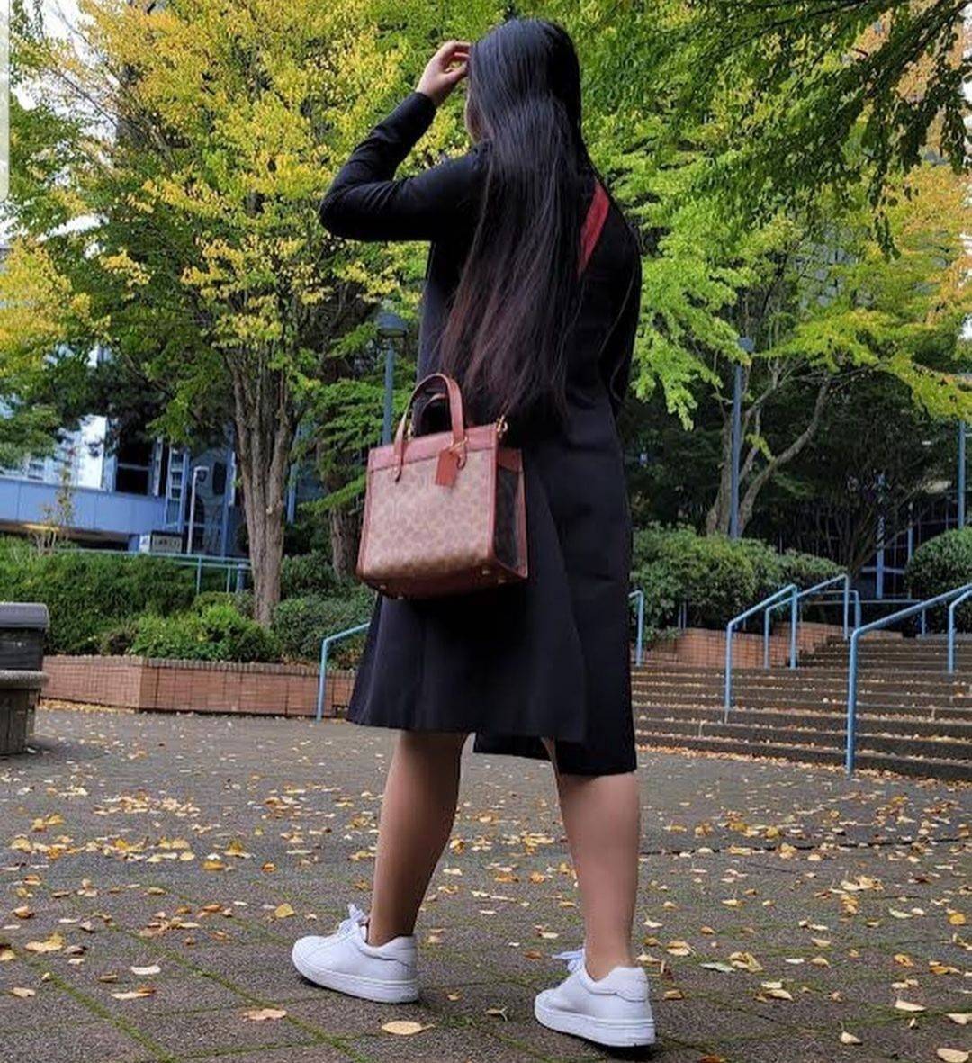 COACH FIELD TOTE 22 WITH HORSE AND CARRIAGE PRINT (C3866)ðāļāļĢāļ°āđāļāđāļēāļāļ·āļ āļāļĢāļ°āđāļāđāļēāļŠāļ°āļāļēāļĒ Unisex āļāļĢāļ TOTE āļŠāļļāļāļŪāļīāļ āļāļĩāđāļŪāļīāļāļāļąāļāļĄāļēāļāļāļąāđāļāļāļēāļĒāđāļĨāļ°āļŦāļāļīāļ// āļ§āļąāļŠāļāļļāļŦāļāļąāļāđāļāļāļ§āļēāļŠāļāļļāļāļ āļēāļ āļāļŠāļĄāļŦāļāļąāļāđāļāđāļāļĒāđāļēāļāļāļĩ āļāļĒāļđāđāļāļĢāļ āļŠāļļāļāļŠāļ§āļĒ āđāļāļāđāļāđāļāļāđāļ§āļĒāļĨāļēāļĒ C Signature āļāļĩāđāđāļāđāļāđāļāļāļĨāļąāļāļĐāļāđ// āļāđāļēāļāđāļāđāļĨāđāļāļāļ§