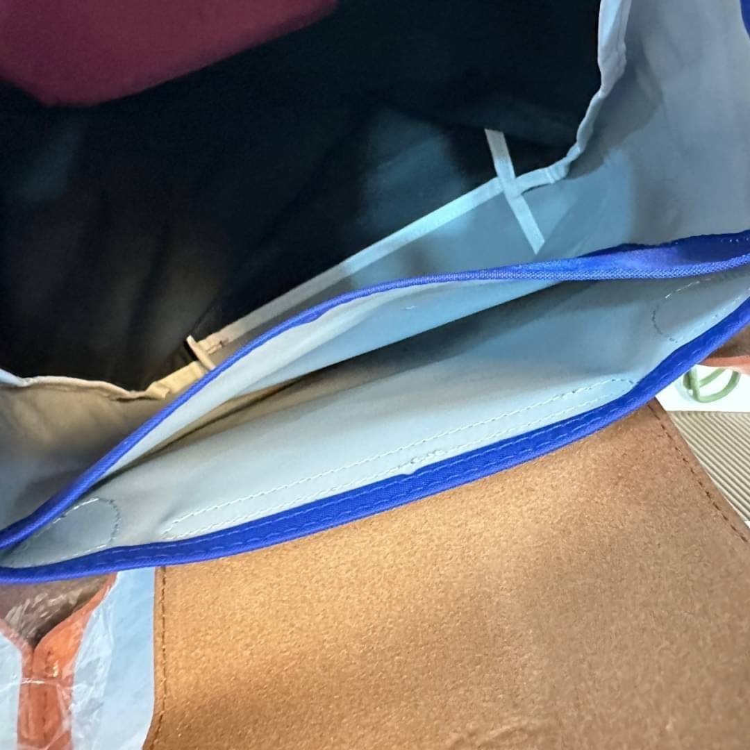 LONGCHAMP LE PLIAGE RE-PLAY TOP HANDLE BAG สินค้ารุ่นลิมิเต็ด collection สุดปัง ซื้อใบเดียวเหมือนได้2 ใบ กระเป๋าสะพายแนวตั้งที่กว้างขวาง มีเอกลักษณ์เฉพาะตัวแต่มีดีไซน์ที่น่าดึงดูด