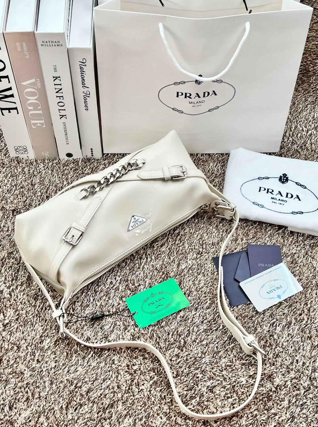 PRADA LEATHER SHOULDER BAG พร้อมส่งที่ไทย 📌เข้าใหม่ สวยหนักมากก จำนวนจำกัดค่ะ! ใบเดียวเอาอยู่ตลอดวันเลยค่ะ!