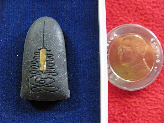 สินค้าหมดค่ะ พระรอดรุ่นแรก หลวงปู่พวง เนื้อว่านไพรดำ วัดน้ำพุสามัคคี จ.เพชรบูรณ์ พร้อมกล่องเดิมค่ะ