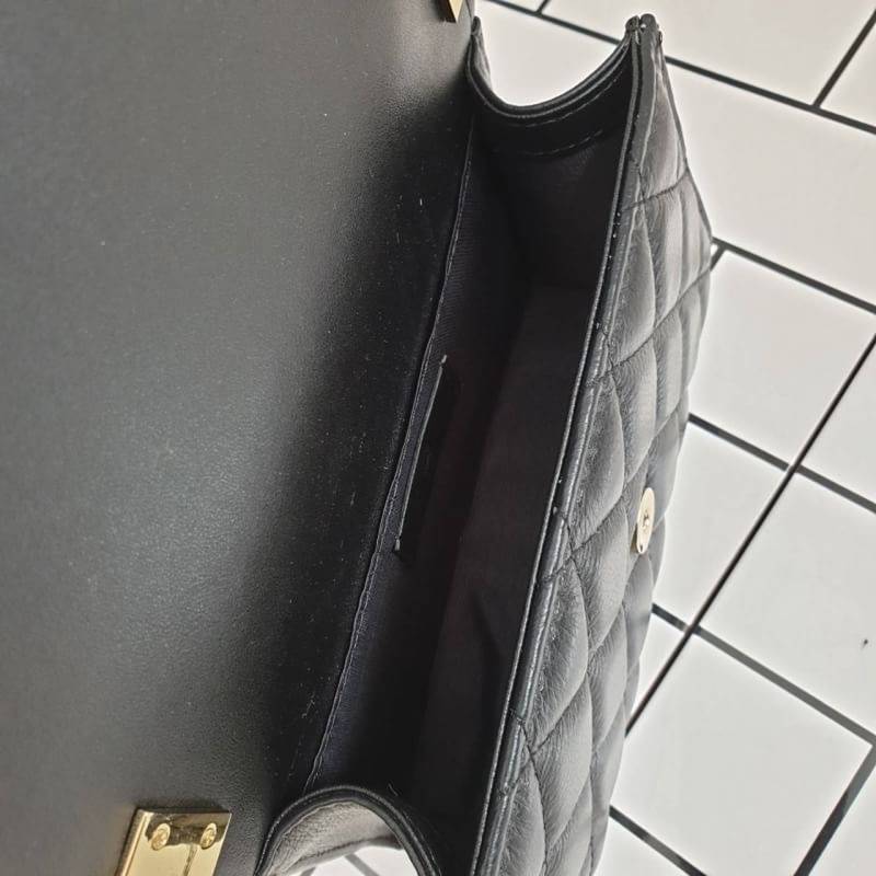 รุ่นขายดีที่สุด ** รอบใหม่ **หนังวัวแท้ สวย นิ่มมากๆค่า และ ปักลายตารางออกมาสวยมาก ** KEEP รุ่น Florence Flat bag ตัวกระเป๋าหนังแท้ นิ่ม-ตึง สุดๆ รุ่นนี้ จะมี 2 ขนาด คือ mini และ classic ไซด์