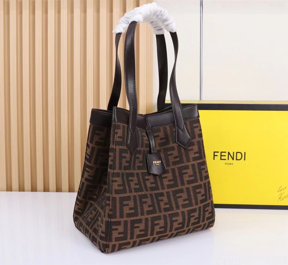 พร้อมส่ง 3 สี FENDI Origami Large Brown FF jacquard fabric bag / FENDI Tote Bag กระเป๋าทรงโท้ทใบใหญ่ สะพายได้2ทรงรูปลักษณ์สวยงามทันสมัย 🧡 เกรดออริจินอล 1:1 สลับแท้