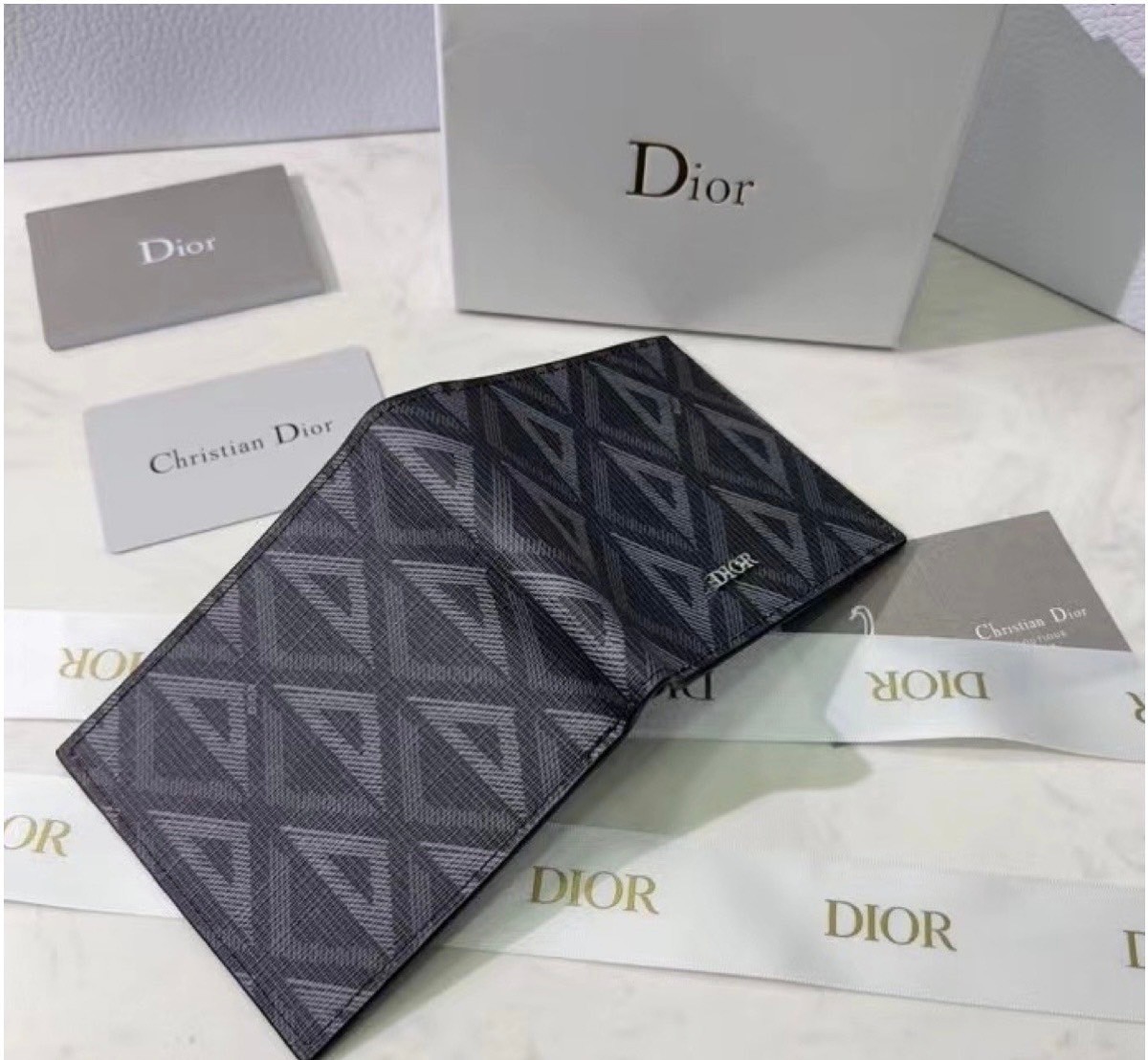 DIOR Wallet CD Diamond Canvas กระเป๋าสตางค์ใบสั้น พร้อมส่งที่ไทย ภาพสินค้าถ่ายจากงานขายจริง ใช้งานต่างประเทศได้