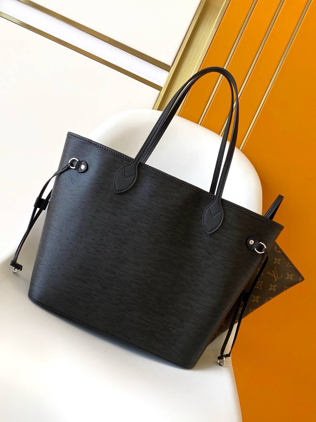 เกรดเทพ Top ORI | LV Neverfull MM Epi Leather กระเป๋าทรงโท้ทเนเวอร์ฟูล หนังแท้เกรดดีสุด หนังลายไม้ พร้อมใบลูก ลายโมโนแกรม ด้านในบุด้วยซับในไมโครไฟเบอร์ ช่องพ็อกเก็ต ซิป 1 ช่อง งานสวยมาก ตัดเย็บดีทุกจุด 🤍 เกรดเทพออริจินอล สลับแท้ 1:1