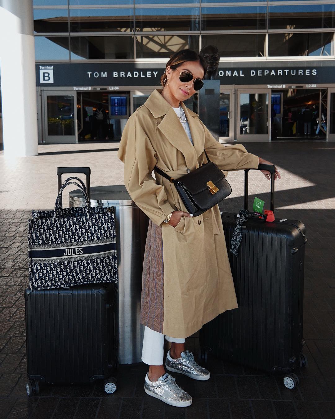 CELINE Classic bag in box calfskin / Celine Bag พร้อมส่ง กระเป๋าแบรนด์หรูที่ควรมีแห่งปี เรียบแต่หรู ต้องยกให้รุ่นนี้เลยค่ะ สวยสะกดทุกสายตา งานหนังเรียบสวยมาก แนะนำค่ะ