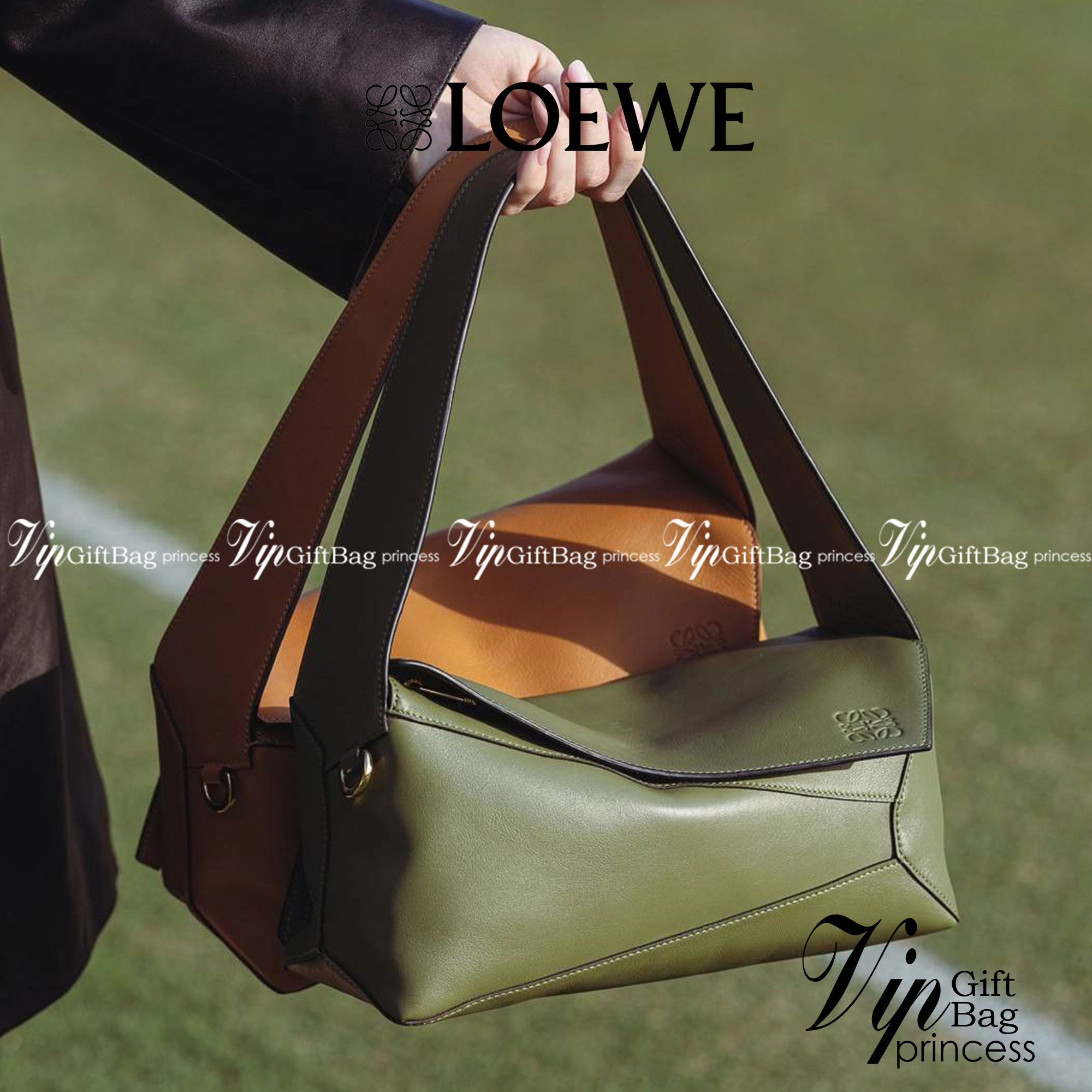 LOEWE PUZZLE HOBO BAG ใหม่ล่าสุด กับแบรนด์ที่มีดีไซน์โดดเด่นเป็นเอกลักษณ์ สวยหรูทุกรุ่นจริงๆ!! กระเป๋าสะพายโฮโบ ทรงสวย สไตล์พัซเซิลคลาสสิค วัสดุหนังวัวฟอกสี นิ่มมือ ฟินมาก!! เปิดใช้งานด้วยซิป ที่ภายในโล่งกว้าง ใส่ของสำคัญได้ครบไม่มีพลาด แบบสบายๆ มาพร้อมสา