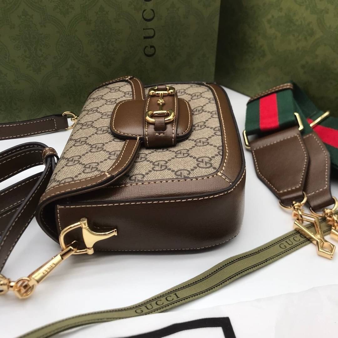 VIP GIFT 】หนังแท้ GUCCI Horsebit 1955 mini bag GG Supreme canvas ที่สุดของรุ่นที่ฮอตหนักมาก คอลเลคชั่นที่ยอดขายดีตั้งแต่วันแรกที่ลง shop ด้วยรูปทรงที่กะทัดรัด ตอบโจทย์ได้ทุกลุค ทุกไลฟ์สไตล์ ใช้งานได้ง่ายคล่องตัว เรียกได้ว่าใครไม่มีได้ยังไง สวยขนาดนี้!!