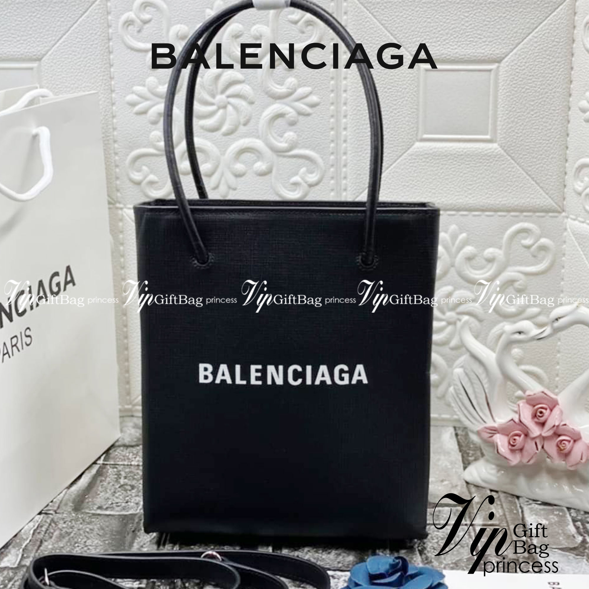 หนังแท้ BALENCIAGA XXS TOTE / Balenciaga shopping tote xxs พกกระเป๋าช้อปปิ้ง ไปทุกที่ในฤดูกาลนี้ ดีไซน์ที่ใช้ได้ทุกวันตั้งแต่หนังแบบมีเท็กซ์เจอร์ ภาพสินค้าถ่ายจากงานขายจริง ใช้งานต่างประเทศได้