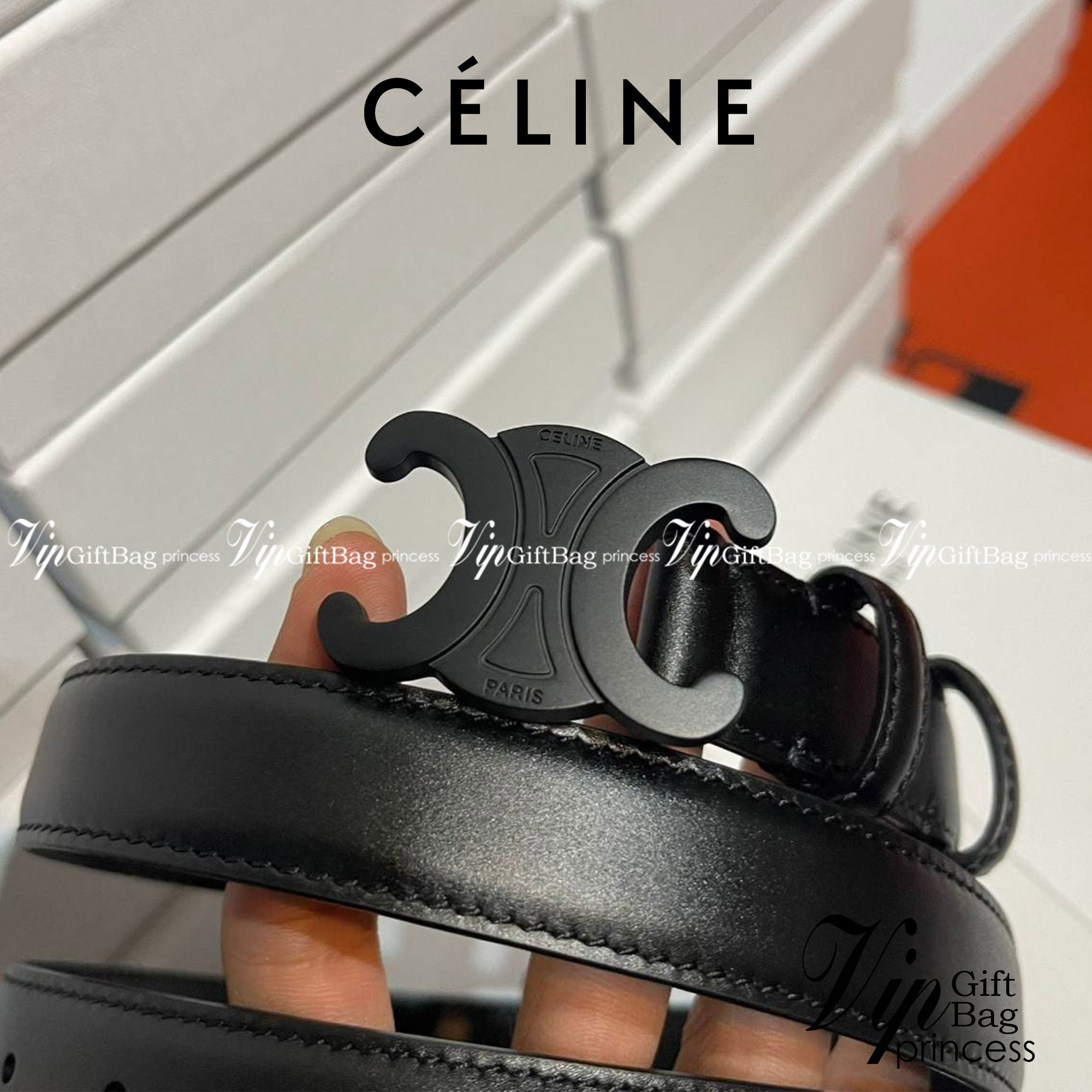 หนังแท้ Ori CELINE BELT LOGO 25MM / Celine Vintage Logo Leather Belt ออริจินอลเกรด สีดำสุดคลาสสิก รุ่นนี้สวยมากหนังดีมากแบบเทียบแท้หนังนิ่มมาก ทำจากหนังแท้ งานละเอียด ตัตเย็บสวยงาม หนังดีถอดแบบมาจากของแท้ หัวเข็มขัดโลโก้แบรนด์แบบ 3D Vintage สีดำ ปั้มโลโก้