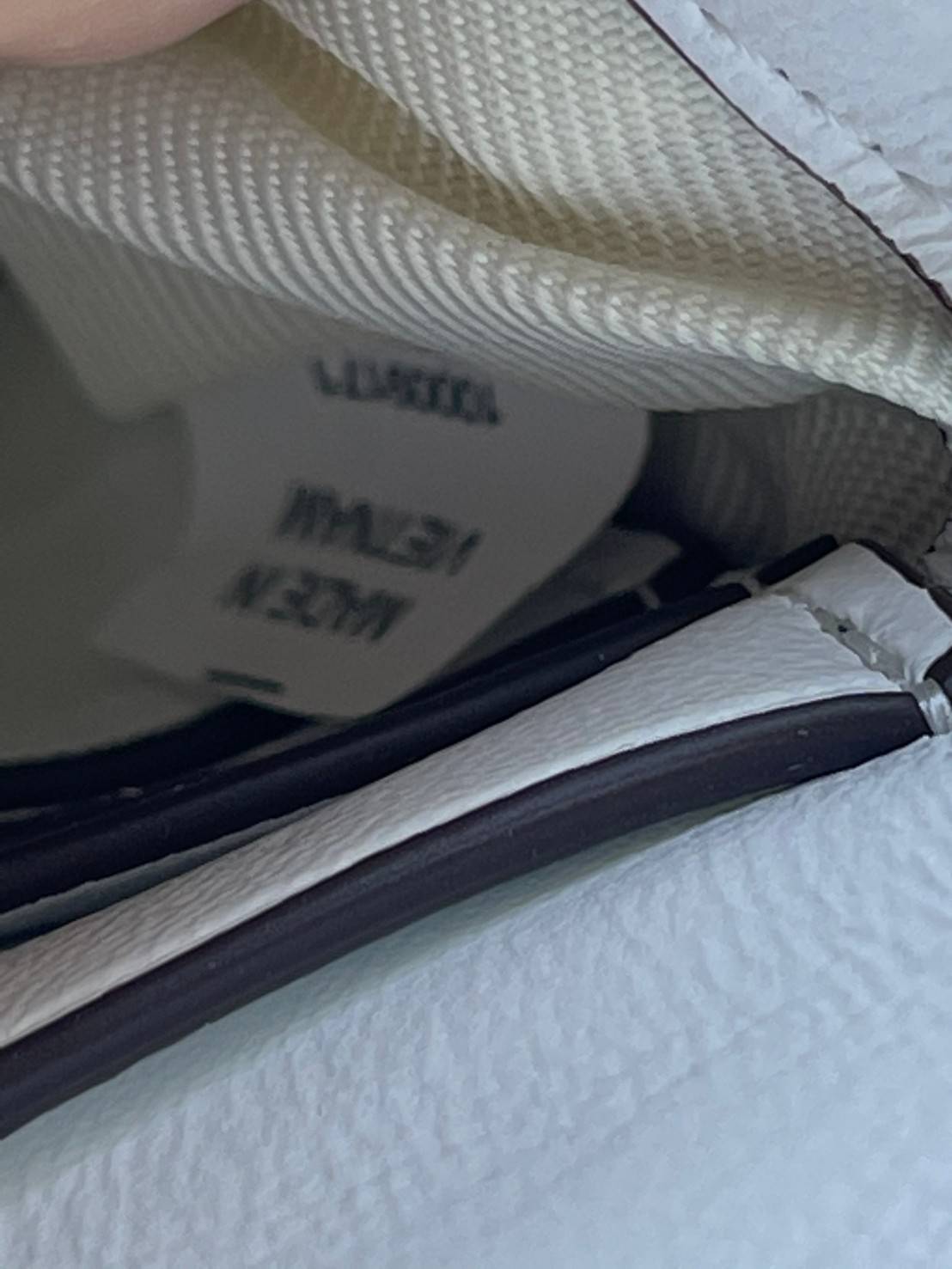 ของแท้ 💯% 】Tory Burch Kira Chevron Chain Wallet Bag เน้นความเรียบหรูดูแพง ต้องยกให้รุ่นนี้ ซึ่งมีขนาดกะทัดรัด ให้ลุคสาวมั่น Active ดูทะมัดทะแมง เหมาะสะพายในวันลำลอง และด้วยความที่เป็นแบรนด์ของทอรี่