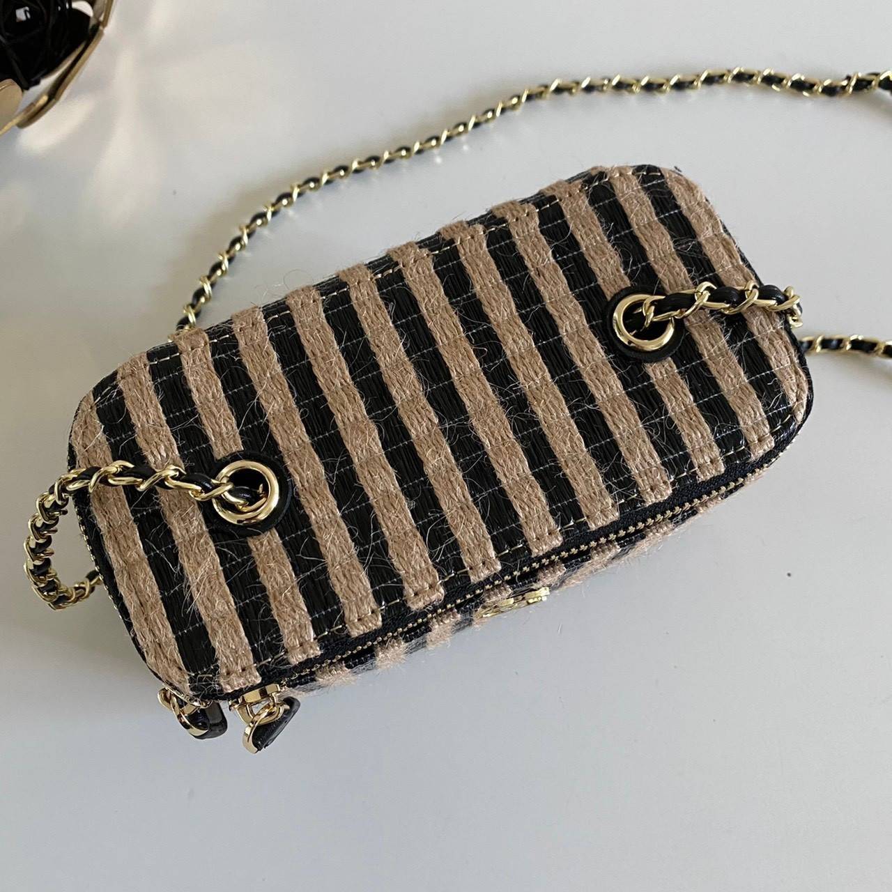 พรีเมี่ยมกิ๊ฟแท้ 100% 】หนังแท้ Chanel Box สต๊อกแน่นจัดเต็ม วัสดุสานทอพิเศษตามฉบับแบรนด์ น่ารักสุดๆ ใส่ของได้เยอะ งานพรีเมี่ยมกิ้ฟท์จากเค้าเตอร์น้ำหอมต่างประเทศ จากแบรนด์ CHANEL (GWP)