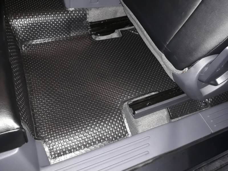 พรมปูพื้นรถยนต์FORD RANGER CAB 2012-2019กระดุมเม็ดเล็กรีดขอบ สีดำ เต็มคัน