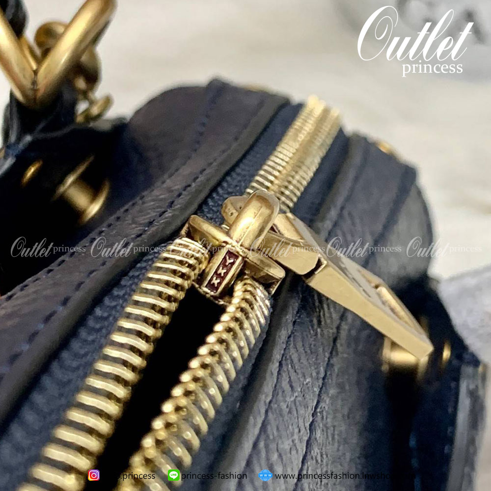 COACH LARK BAG 19 IN SIGNATURE JACQUARD ((4619)) พร้อมส่งที่ไทย สวยก่อนใครแน่นอนค่ะ😘 กระเป๋าสะพายข้าง//ครอสบอดี้ร์ วัสดุหนังแท้+Jacqurd ได้ลงตัวสวยงามมากๆค่ะ มีช่องใส่ของจุกจิกทั้งด้านหน้าและหลัง ;เปิดปิดกระเป๋าแบบซิปคู่ ภายในสามารถใส่กระเป๋าเงินใ