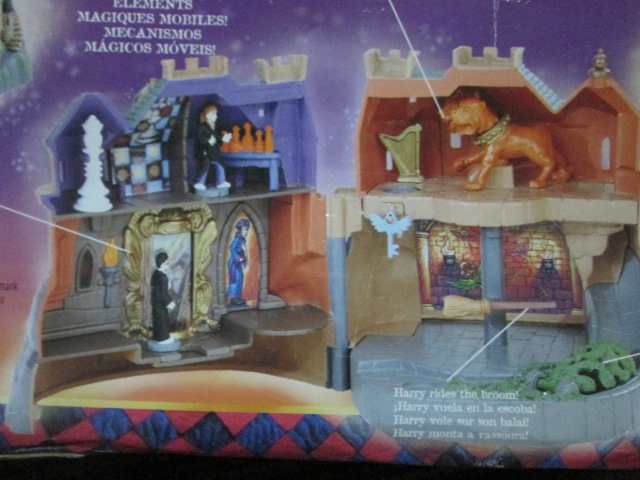 Harry Potter THE FORBIDDEN CORRIDOR World of Hogwarts' Playset by Mattel ของเล่นมือหนึ่งกล่องไม่สวยค่ะ