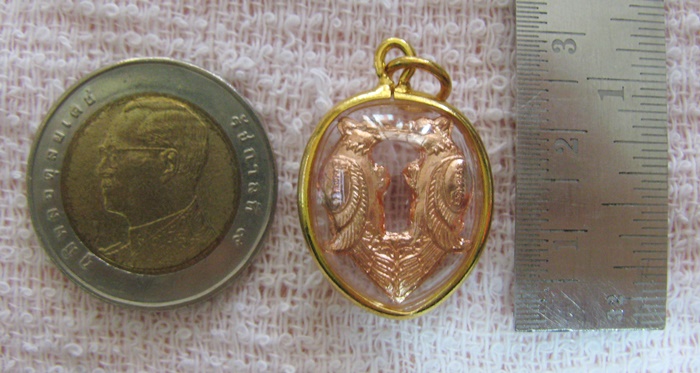 สินค้าหมดค่ะ จี้สาริกาลิ้นทอง หลวงพ่อเปิ่น เลี่ยมทองไมครอน วัดบางพระ พร้อมใบคาถาค่ะ