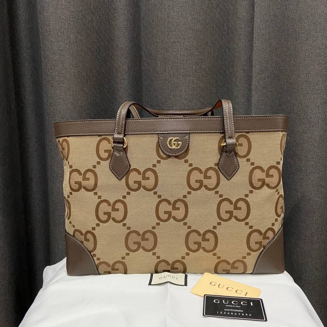 GUCCI jumbo GG medium tote / GUCCI Shopping Bag เกรดออริจินอล กระเป๋าสะพายทางโท้ทใบใหญ่ นำเสนอด้วยผ้าแคนวาส GG ซึ่งเป็นการเลียนแบบชื่อย่อของ Guccio Gucci ในขนาด Maxi ดีไซส์ร่วมสมัยลวดลาย GG โมโนแกรม ภาพถ่ายจากงานขายจริง ใช้งานต่างประเทศได้