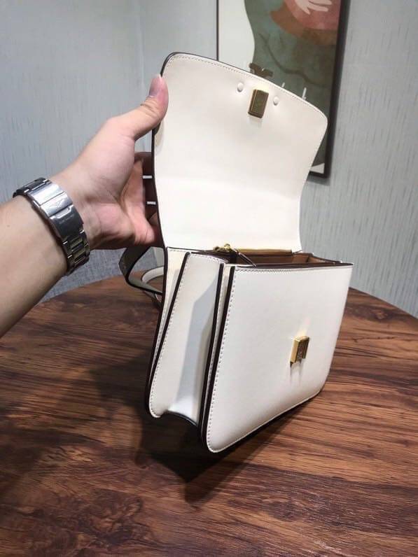 Tory Burch 75003 Eleanor Medium Convertible Shoulder Bag พร้อมส่งที่ไทย อีกรุ่นที่น่าครอบครองมากๆค่ะ กระเป๋าสะพายข้างและทบสายเป็นคล้องไหล่ได้ หนังแท้ชั้นดี ใช้ได้กับทุกๆโอกาส ห้ามพลาด ก่อนหมดนะคะ!!