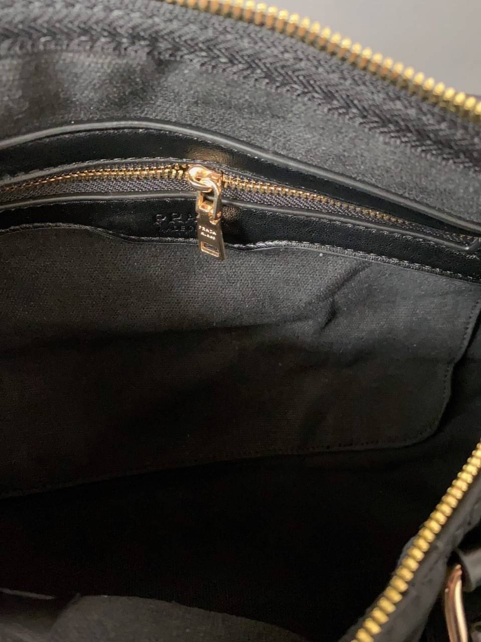 PRADA KEEPALL LEATHER BAG / PRADA Travel Bag ต้อนรับปีกระต่าย ด้วยกระเป๋าทรงหมอน ยอดฮิต อะไหล่ทองทั้งใบ