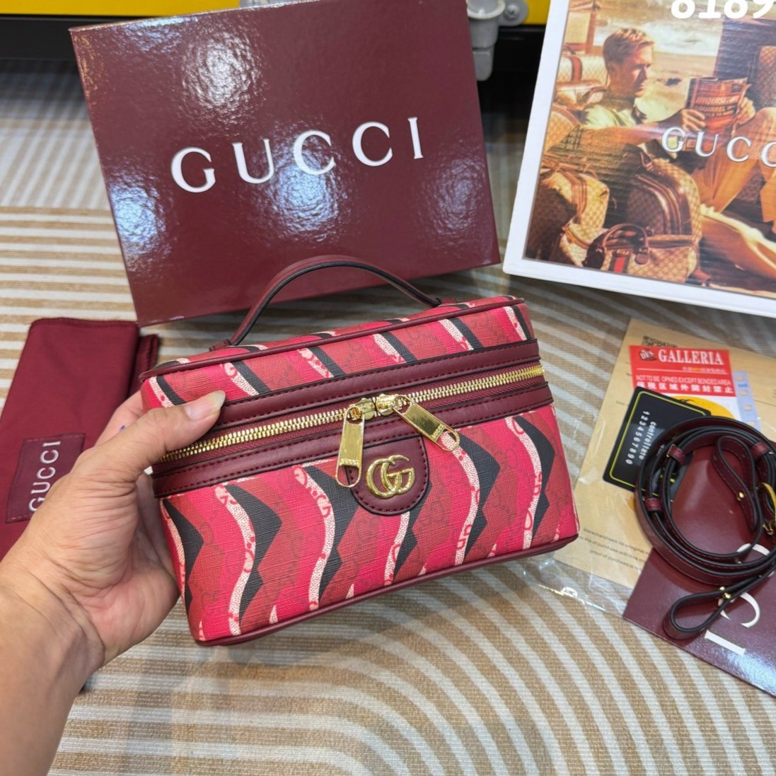GUCCI Lunar New Year Printed super mini bag กระเป๋าสะพายทรงใหม่ สีแดงขับผิวรับทรัพย์ ลวดลายรูปงูในตำนานเสริมความงดงามสวยหรูโดดเด่นอย่างลงตัว
