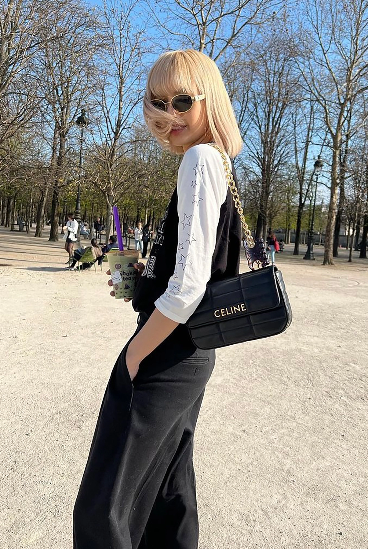 CELINE CHAIN SHOULDER BAG MATELASSE MONOCHROME ภาพสินค้าถ่ายจากงานขายจริง ใช้งานต่างประเทศได้