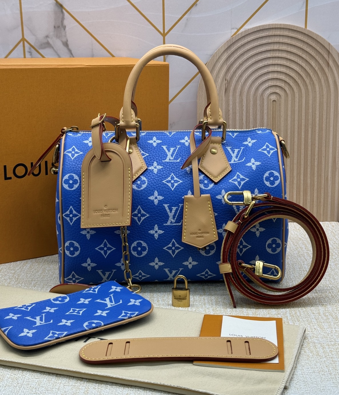 RUNWAY LV Speedy P9 Bandoulière 25 Soft Leather กระเป๋าสะพายสปีดี้รุ่นใหม่หรูหรา เกรดท็อปวีไอพี เกรดดีสุด 1:1 หนังแท้สวยงาม เก็บทุกรายละเอียด ใช้สลับแท้ ผ่านทุก ตม. ใช้งานต่างประเทศได้
