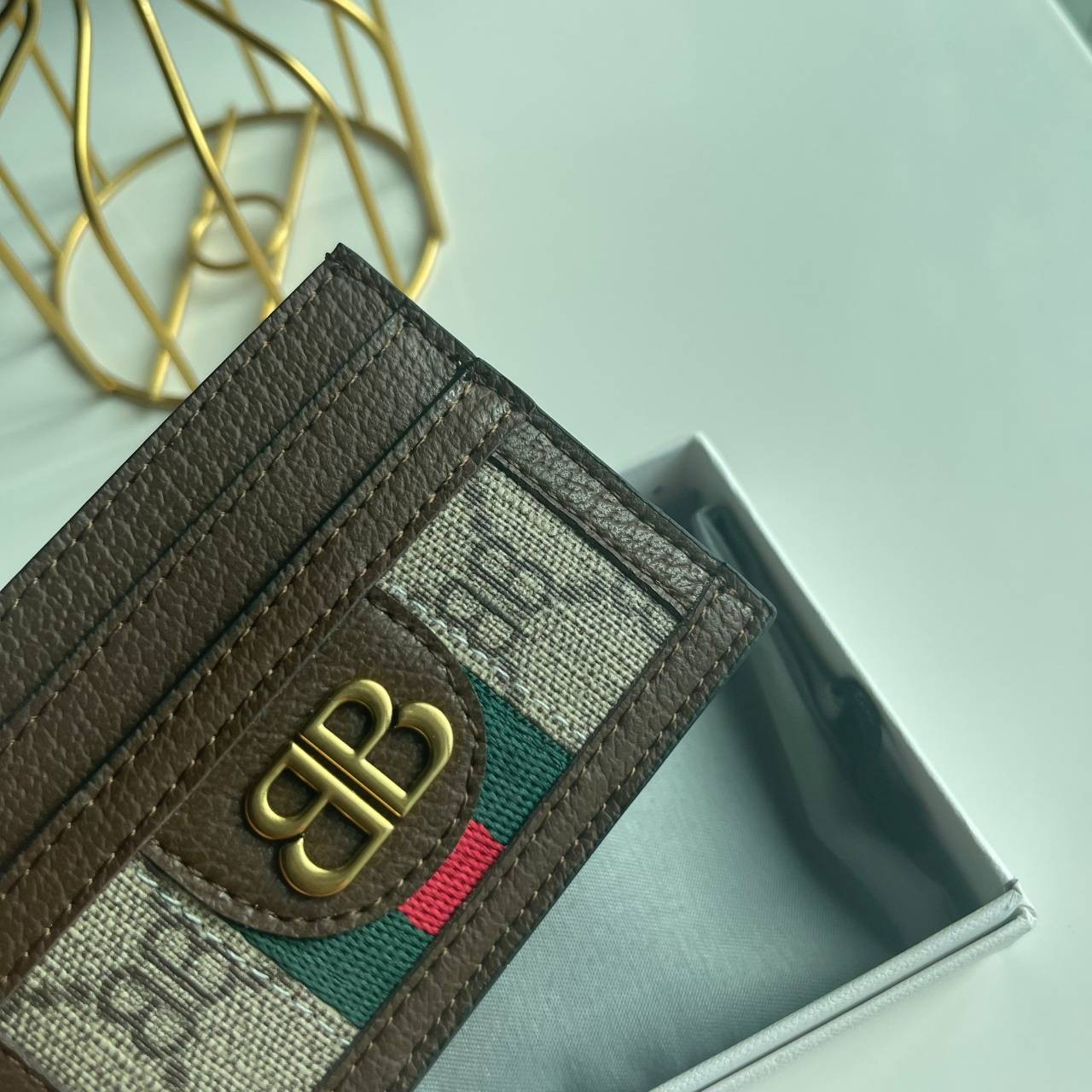 หนังแท้ Gucci X Balenciaga Card Holder The Hacker Project มาแล้วจ้า ฮิตมาก อย่าตกเทรนน้าา ใช้ได้ทั้งหญิงชาย งานหนังแท้สวยมากค่ะ ยิ่งใช้หนังยิ่งสวย พร้อมส่งที่ไทย ภาพสินค้าถ่ายจากงานขายจริง ใช้งานต่างประเทศได้