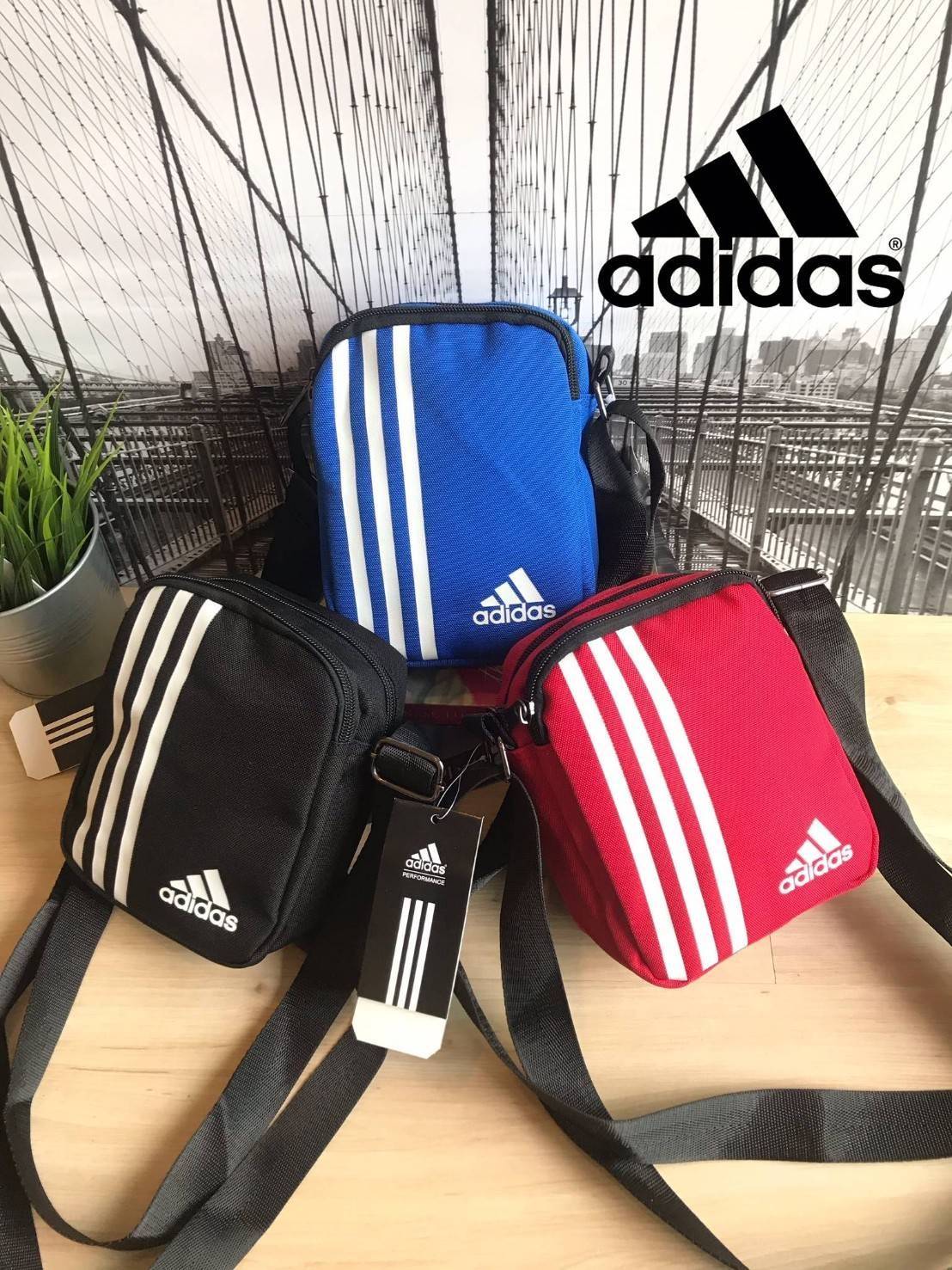 Adidas mini crossbody bag กระเป๋าสะพายข้าง วัสดุ polyester ด้านหน้า สกรีน logobrand เปิดปิดแบบซิปใส่ wallet สั้น, มือถือได้ทุกรุ่น แบ่งช่องเป็นสัดส่วนใช้ได้ทั้ง ญ และ ช ค่ะ