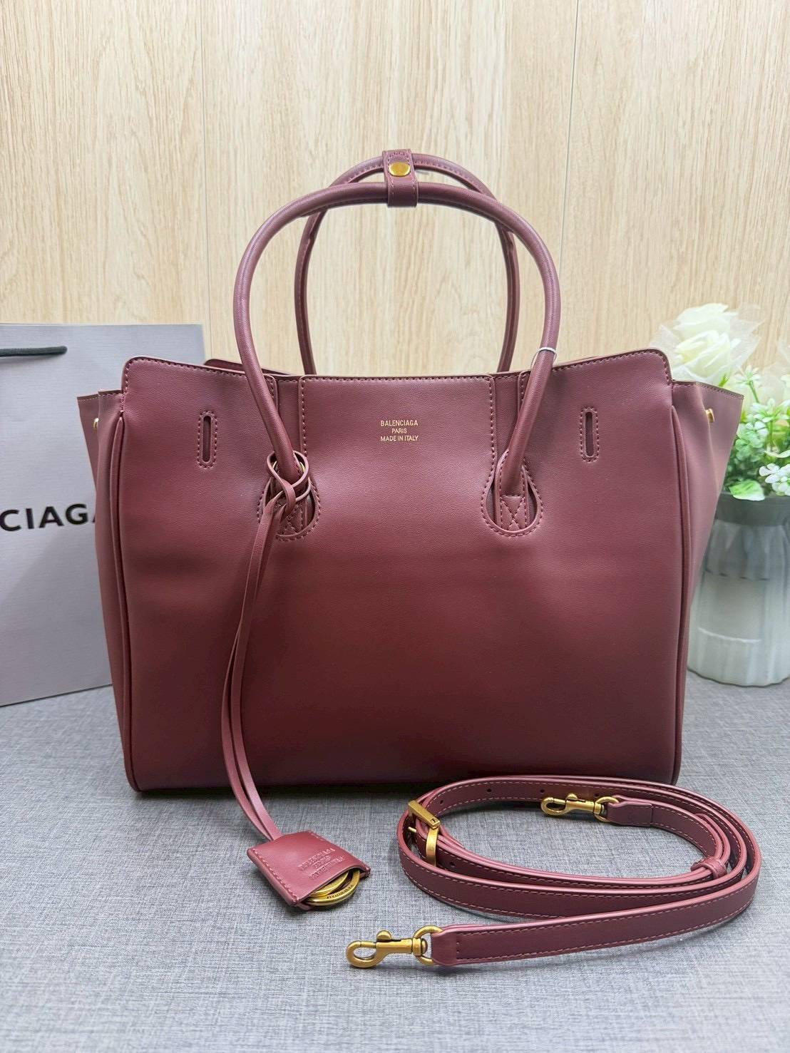 ORI หนังแท้ | Balenciaga Carry All Hampton Bag / Balenciaga Tote Bag 33cm กระเป๋าสะพายทรงโท้ท ภายในโล่งกว้าง ดีไซน์เรียบง่าย เรียบหรู