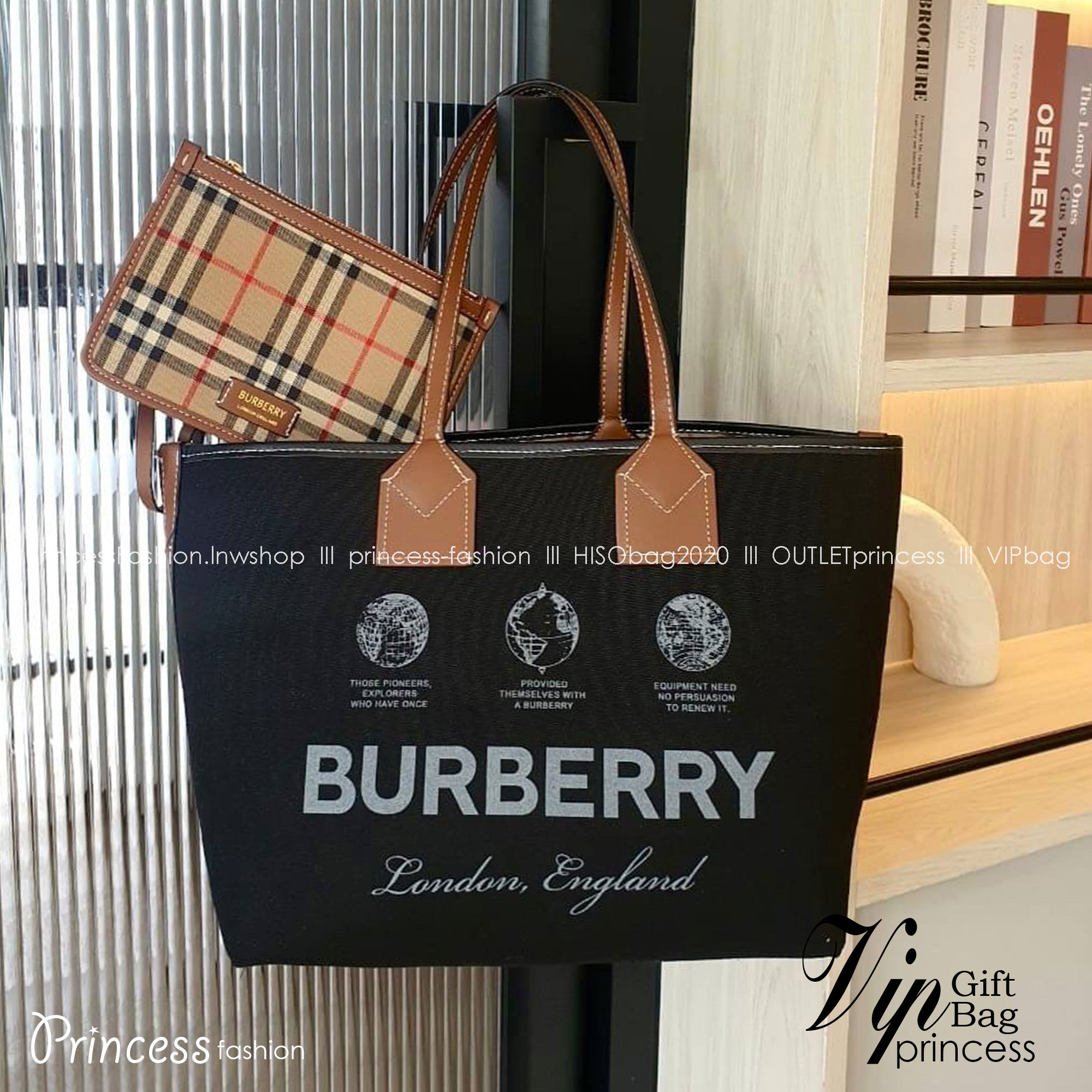 Burberry Tote Bag / Burberry Label Print Large London Tote Bag In Crema / BURBERRY LARGE LONDON TOTE BAG IN WHITE กระเป๋าสะพายไหล่ทรงช้อปปิ้ง ทรงคลาสสิค ฮิตตลอดกาล ตัวกระเป๋าวัสดุหนังผ้าแคนวาส ตัดหนัง