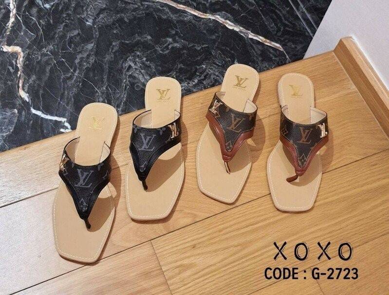 Louis Vuitton Sandals แตะหนีบ พื้นยางไม้ก๊อกอย่างดี หนังลาย LV สวยหรู ติดอะไหล่โลโก้สีทอง สวย เด่น น้ำหนักเบา แมทส์ชุดง่าย