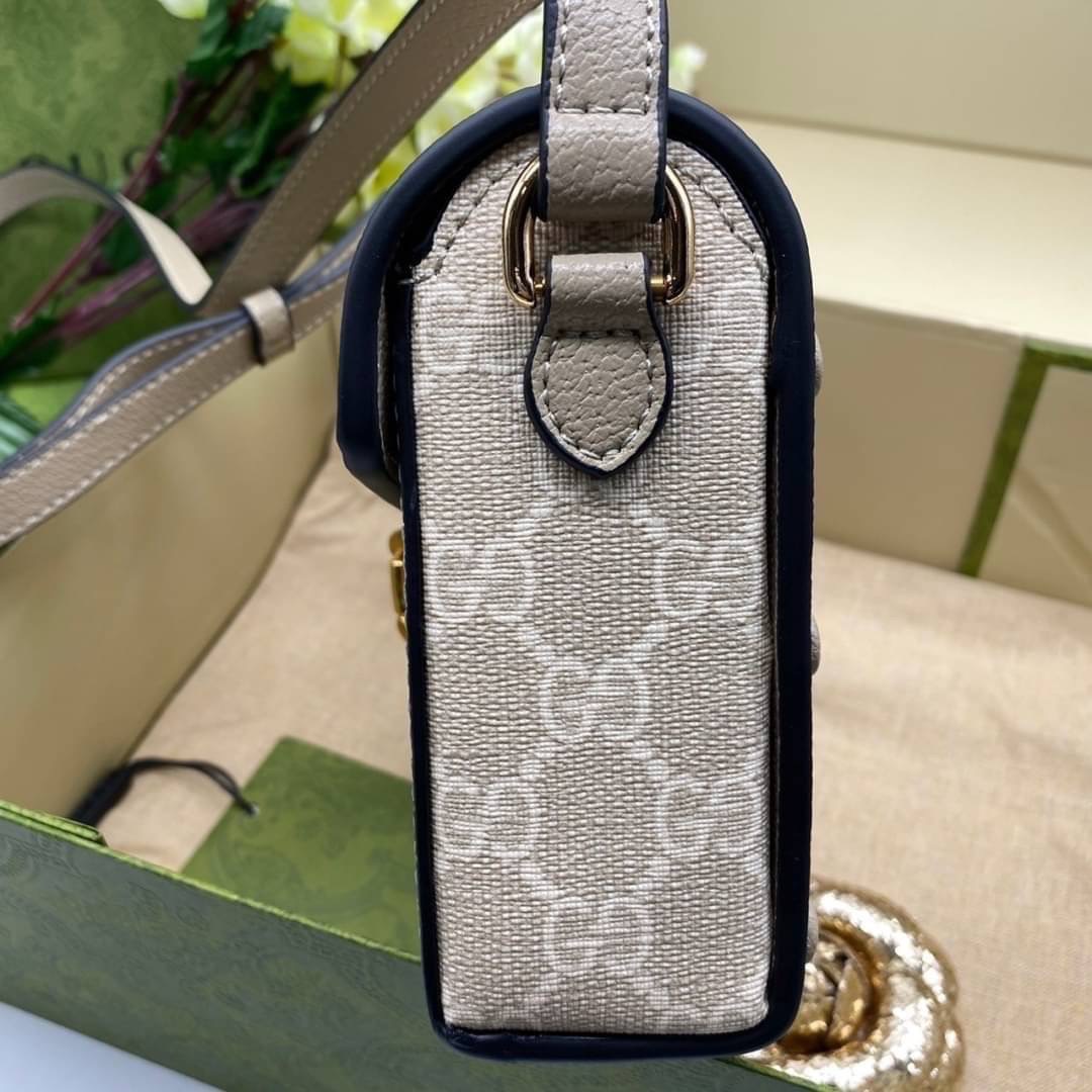 GUCCI HORSEBIT 1955 MINI BAG กระเป๋าสะพาย กระเป๋าใส่โทรศัพท์ ดีไซต์สัญลักษณ์วงแหวนตามแบบฉบับ GG มาพร้อมกล่องแบรนด์และสายสะพายยาวที่สามารถปรับระดับได้ พร้อมส่งให้สะพาย สวยๆ กันแล้ววันนี้ ใบนี้ must have..ค่ะ.!!