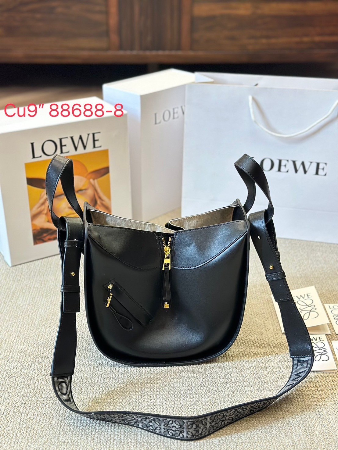 LOEWE Hammock Bag With Jacquard Strap กระเป๋ารุ่นแฮมม็อครูปทรงอันเป็นเอกลักษณ์